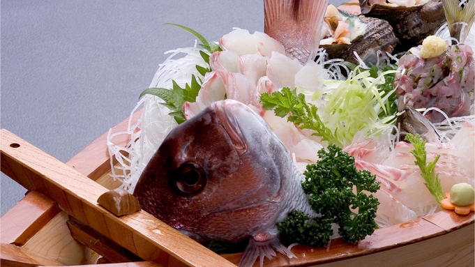 【地魚の舟盛り付きプラン】人気のお重ごちそう料理に相模湾の幸も付いた『お刺身好き』におすすめプラン